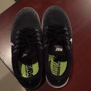 Size 7.5 Nike Free Run. Worn once.